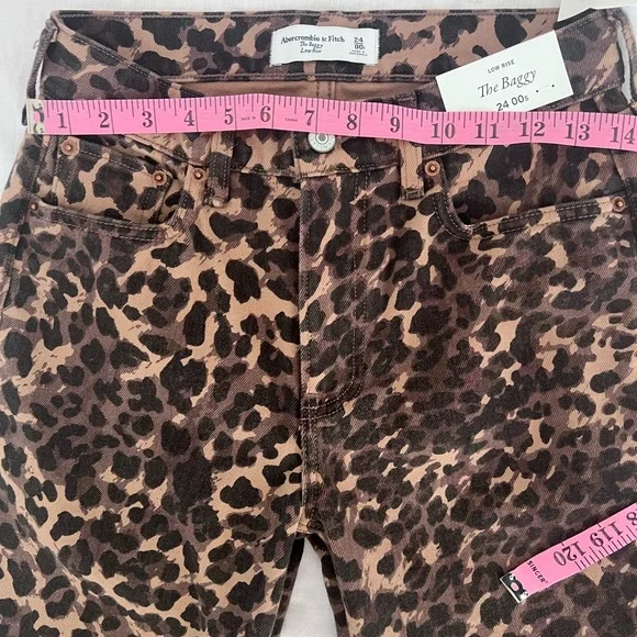 NWT Abercrombie & Fitch  low rise baggy  jeans in leopard print. - Picture 5 of 6